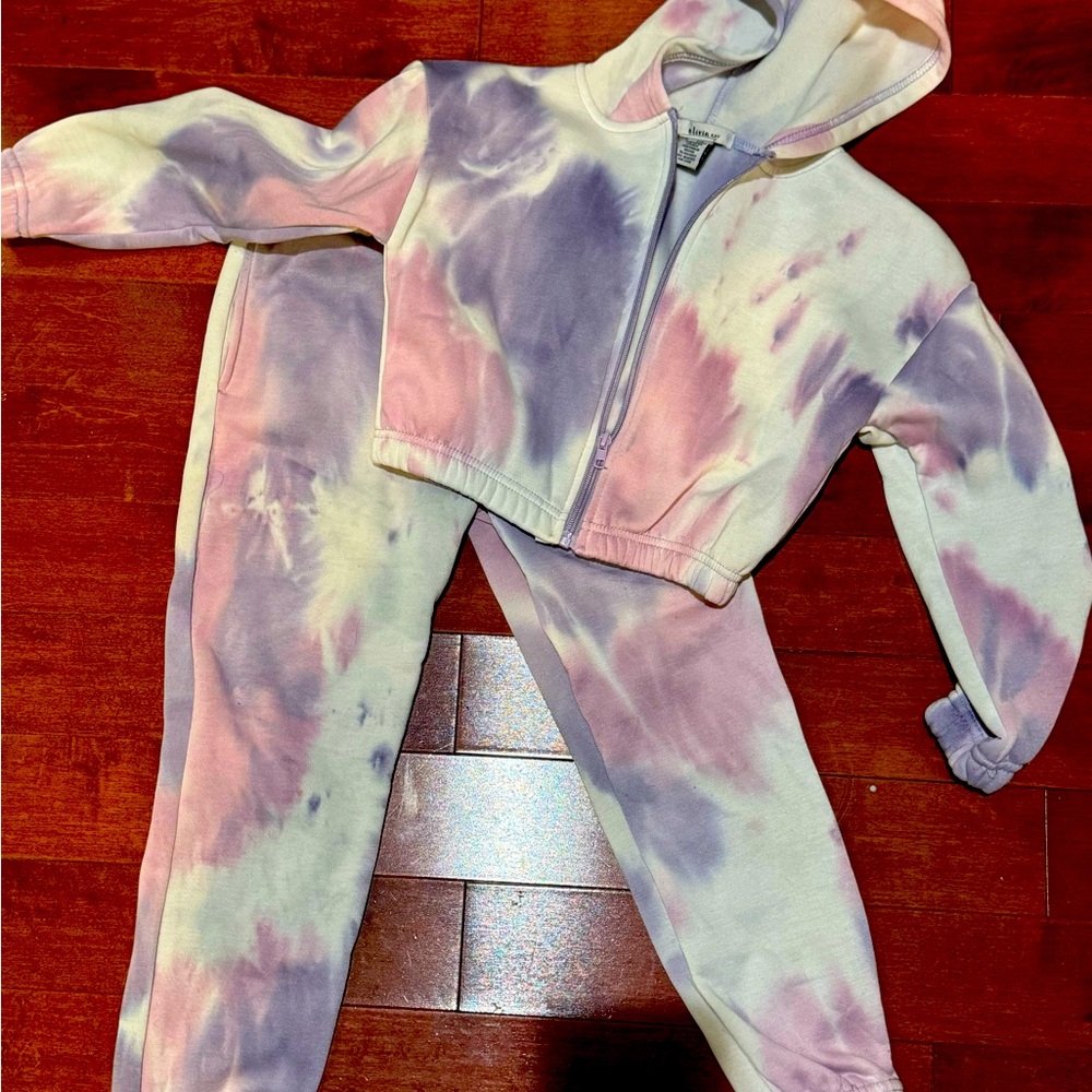 Girls size 7 tie dye sweatsuit-joggers and zip up worm once